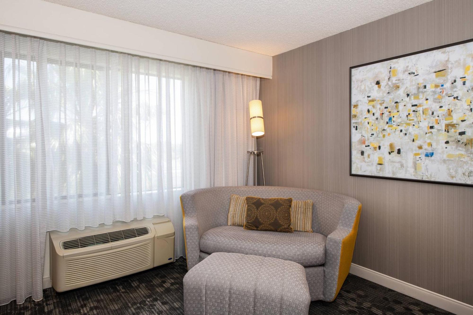 Courtyard By Marriott Newark Silicon Valley Bagian luar foto